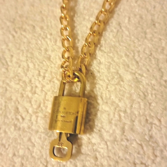Louis Vuitton Gold Tone Key and Lock w/Unbranded Chain - Picture 5 of 6